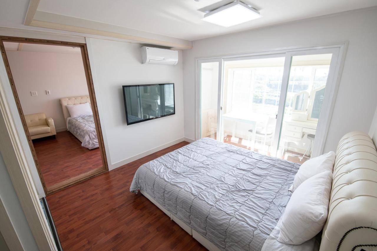 White dream Pension Jeju Exterior foto