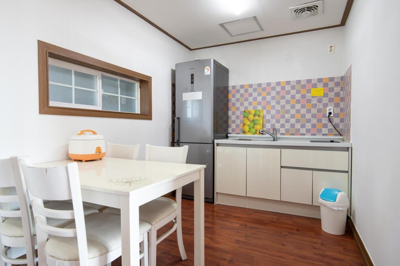 White dream Pension Jeju Exterior foto