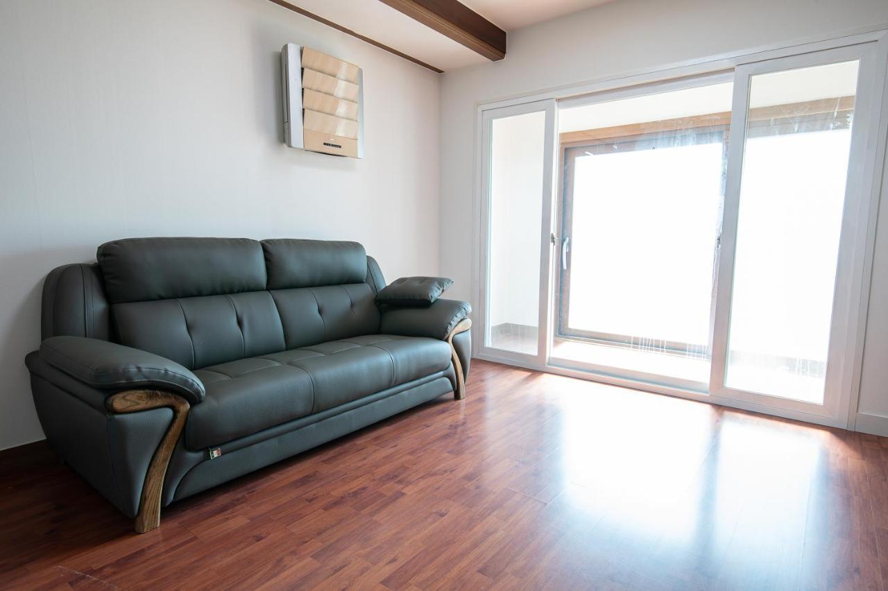 White dream Pension Jeju Exterior foto