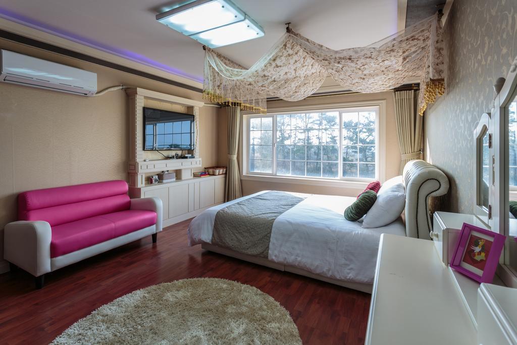 White dream Pension Jeju Exterior foto