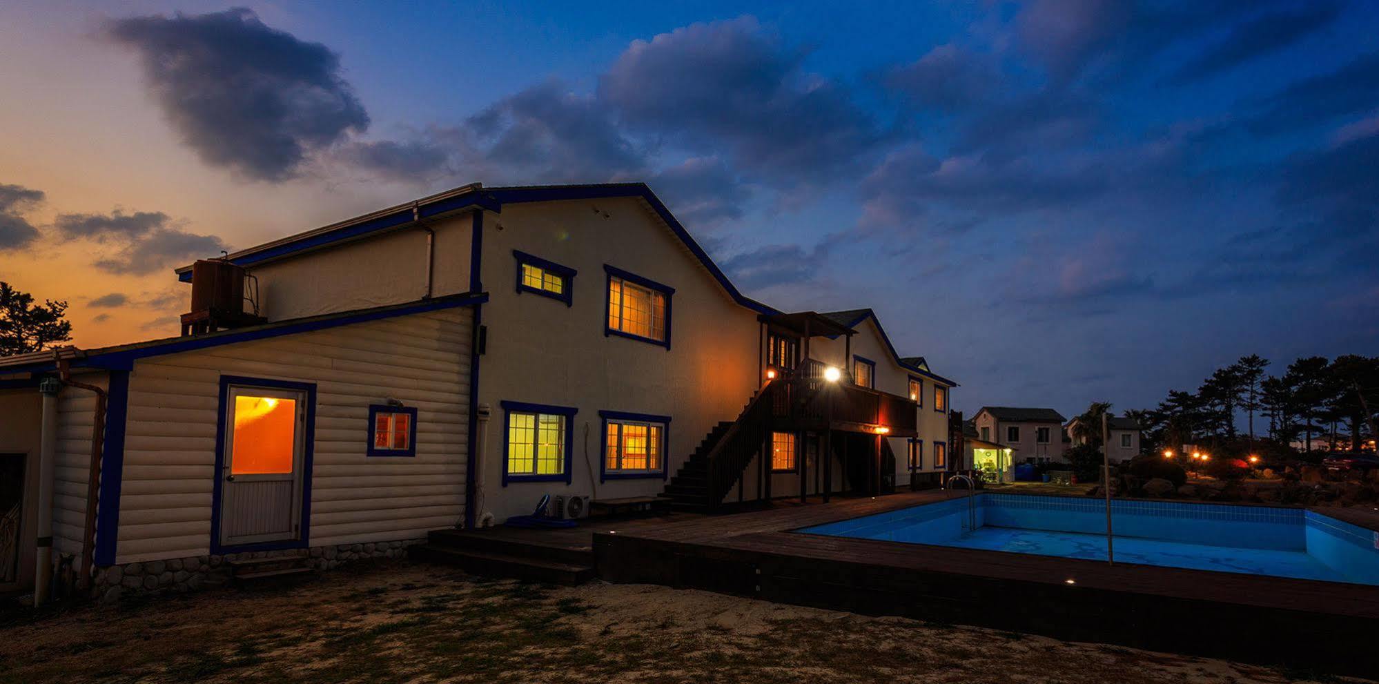 White dream Pension Jeju Exterior foto